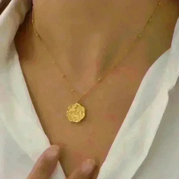 18k Gold-Filled Floral Pendant Necklace - Picture 4 of 4